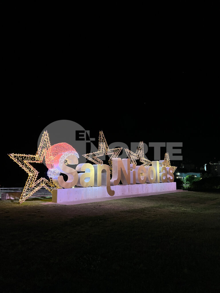 Un globo aerostático, una lluvia brillante y nueva ornamentación: San Nicolás se viste con nuevas decoraciones navideñas