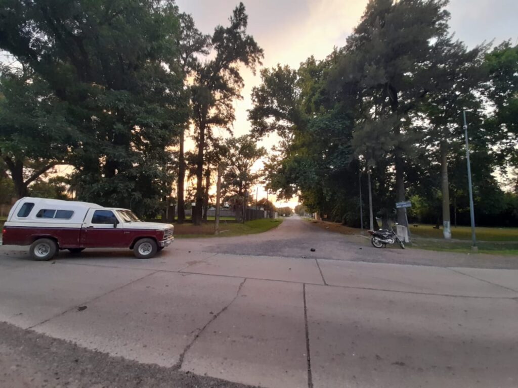 Choque moto y camioneta lesiones