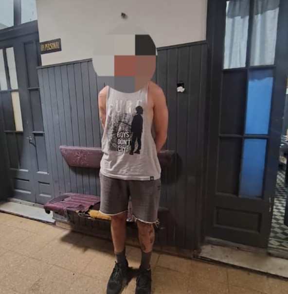 Aprehendieron a tres jóvenes en zona centro que circulaban con un Toyota Corolla robado en el 2023