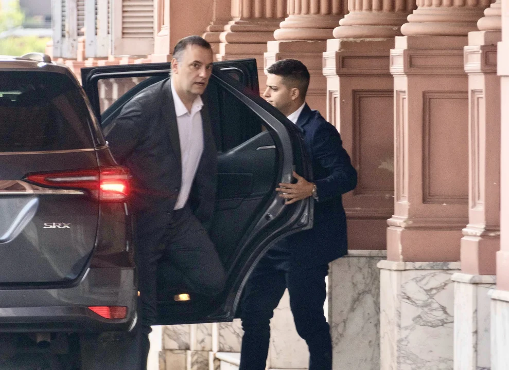 funcionarios mesa política milei presupuesto
