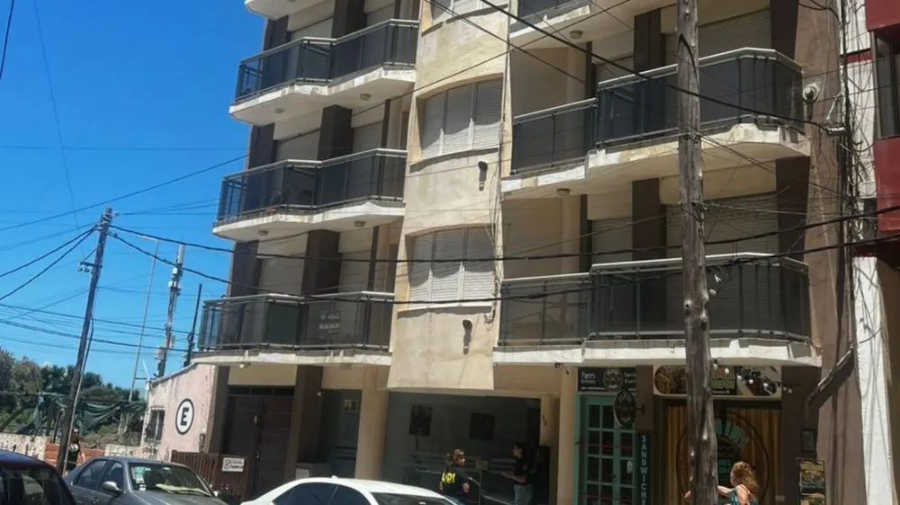 San Bernardo: una mujer murió tras caer del quinto piso de un edificio