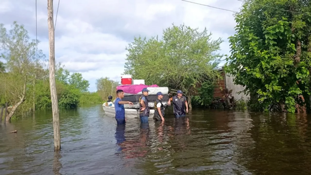 evacuados corrientes emergencia por temporal
