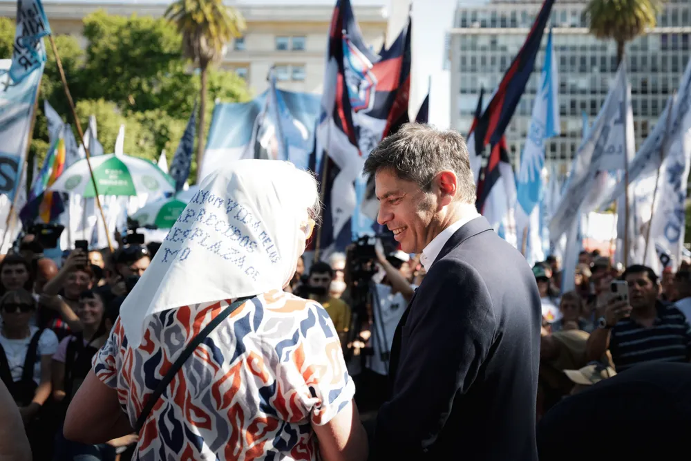 Kicillof participó de la ronda de las Madres en Plaza de Mayo en el cumpleaños de Hebe de Bonafini