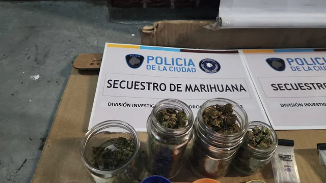 CABA: detuvieron a dos mujeres peruanas que vendían droga en Constitución