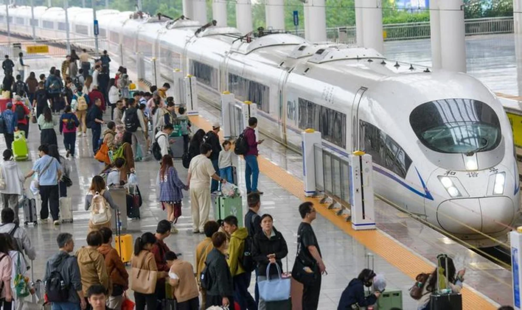 China estrena tren de alta velocidad hacia Vietnam para potenciar comercio y turismo regional