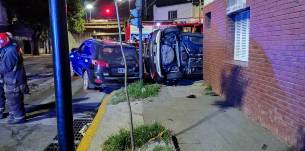 choque y vuelco en Flores peatones