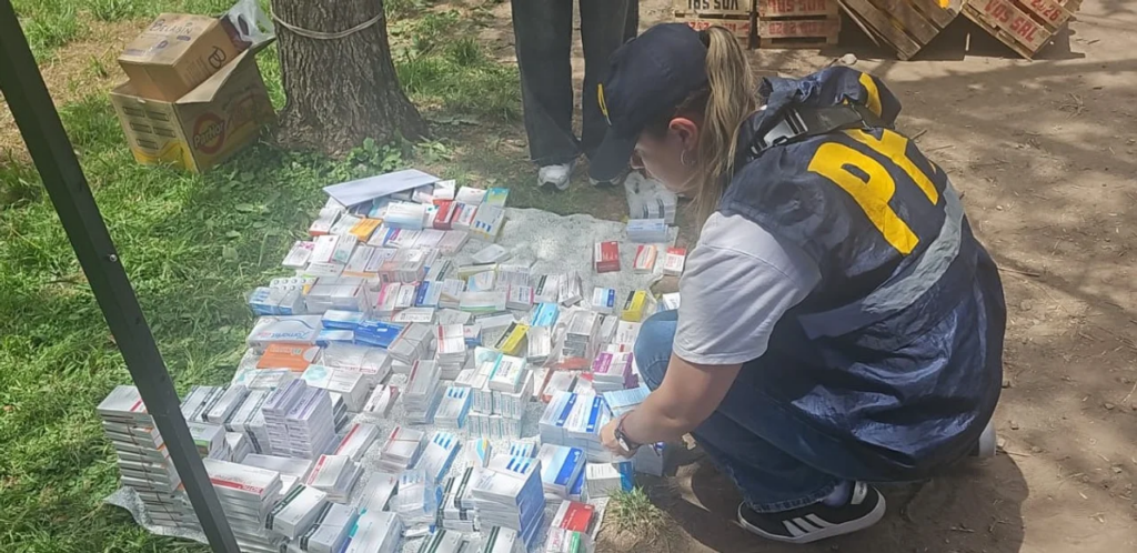 Desbarataron una banda que comercializaba medicamentos sin autorización en Tres de Febrero