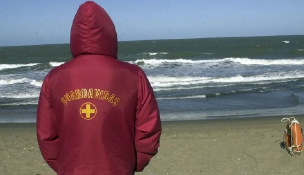 Pinamar: los guardavidas denunciaron que el Municipio ofreció paritarias del 0% y advirtieron que peligra la temporada