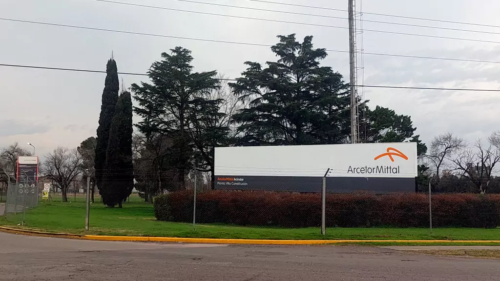 Acindar ya definió un esquema de suspensiones para 2026