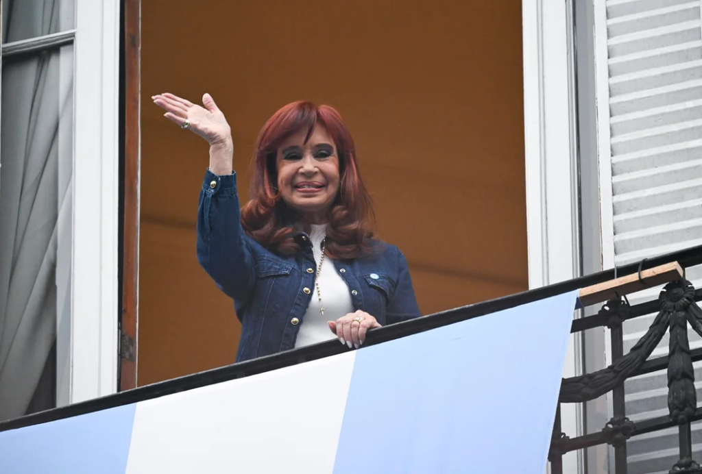 “El tomate peronista”: la historia que compartió Cristina Kirchner para criticar las “anteojeras ideológicas”