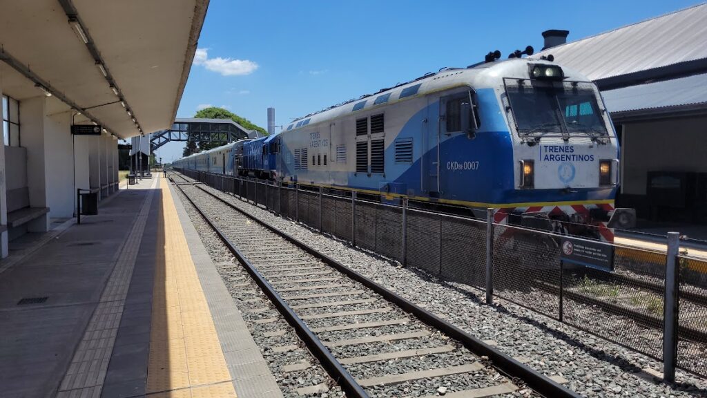 El tren Buenos Aires-Rosario cambia de horario y aumenta la duración del viaje
