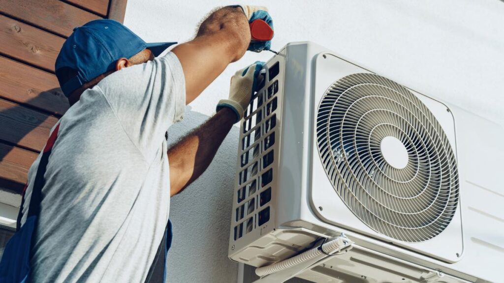 Comprar e instalar un equipo de aire acondicionado para enfrentar el calor puede costar de $750.000 en adelante