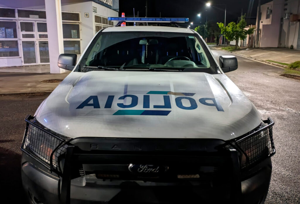 Le dispararon a su vivienda, allanaron y aprehendieron a una mujer de 24 años con más de 20 gramos de marihuana
