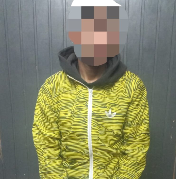 Estaba robando y su cómplice lo abandonó: la Policía lo aprehendió con múltiples elementos en Mitre al 500
