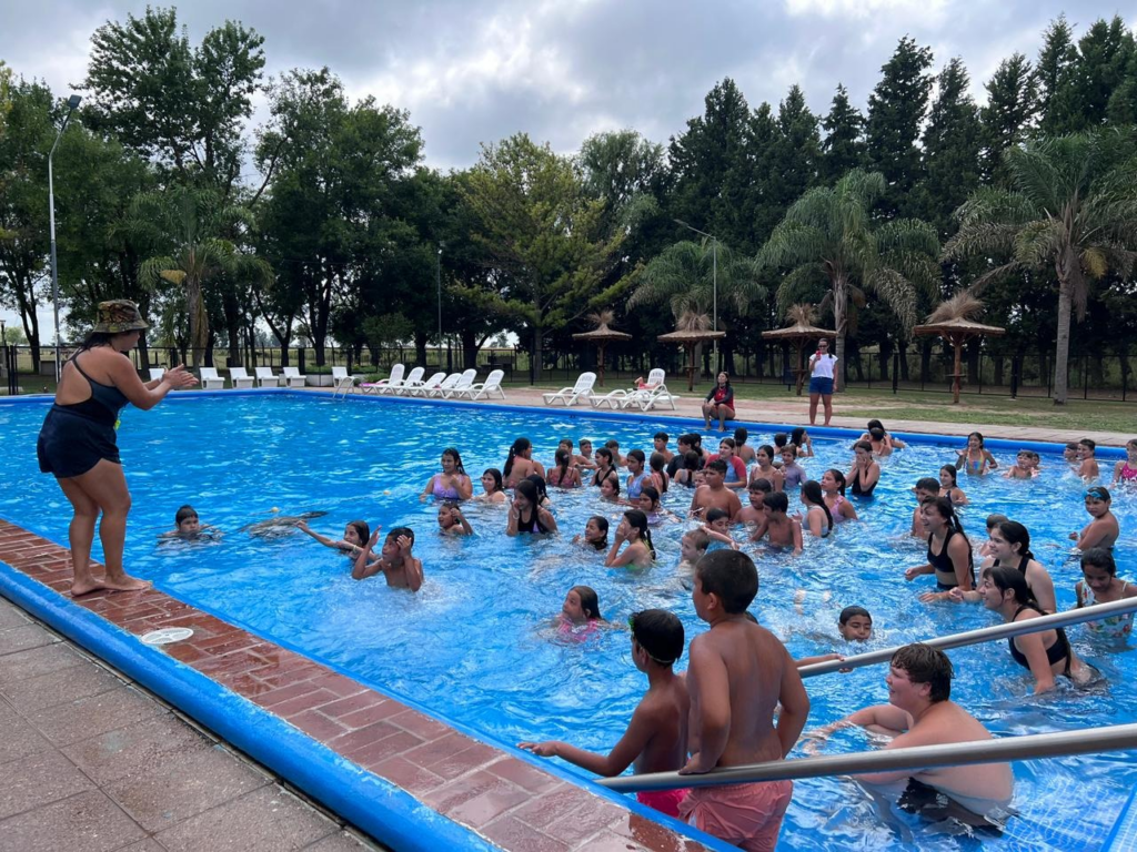 escuelas abiertas en verano general rojo