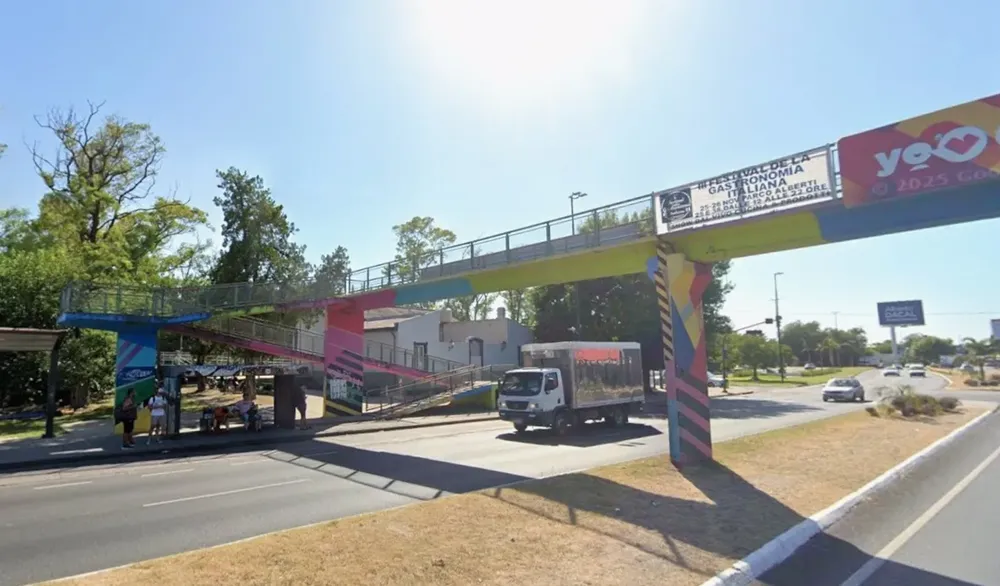 Una joven de 24 años murió tras caer de un puente peatonal en La Plata
