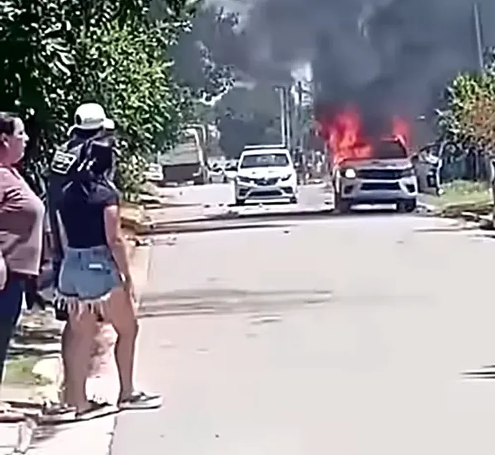 Cañuelas: un muerto, dos detenidos y patrulleros incendiados tras enfrentamientos con la policía