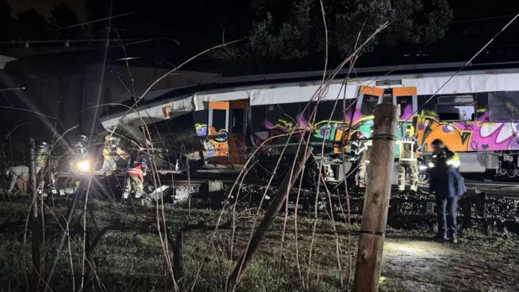 Descarrilaron otros dos trenes en España: murió un maquinista y hay unos 30 heridos