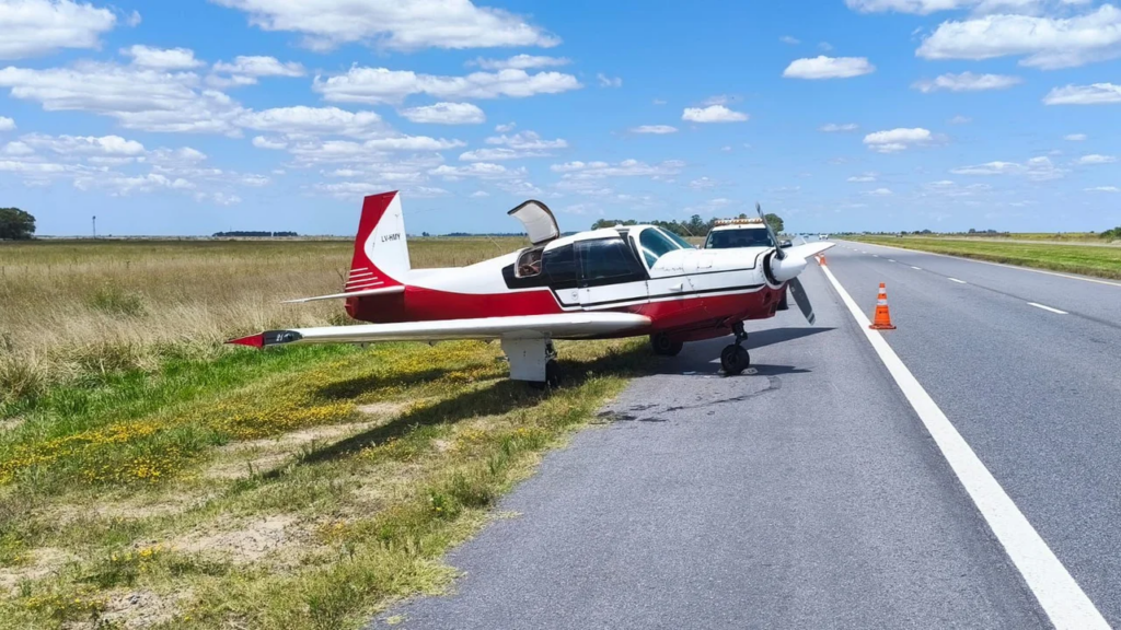Una avioneta debió aterrizar de emergencia sobre la Ruta Provincial 56