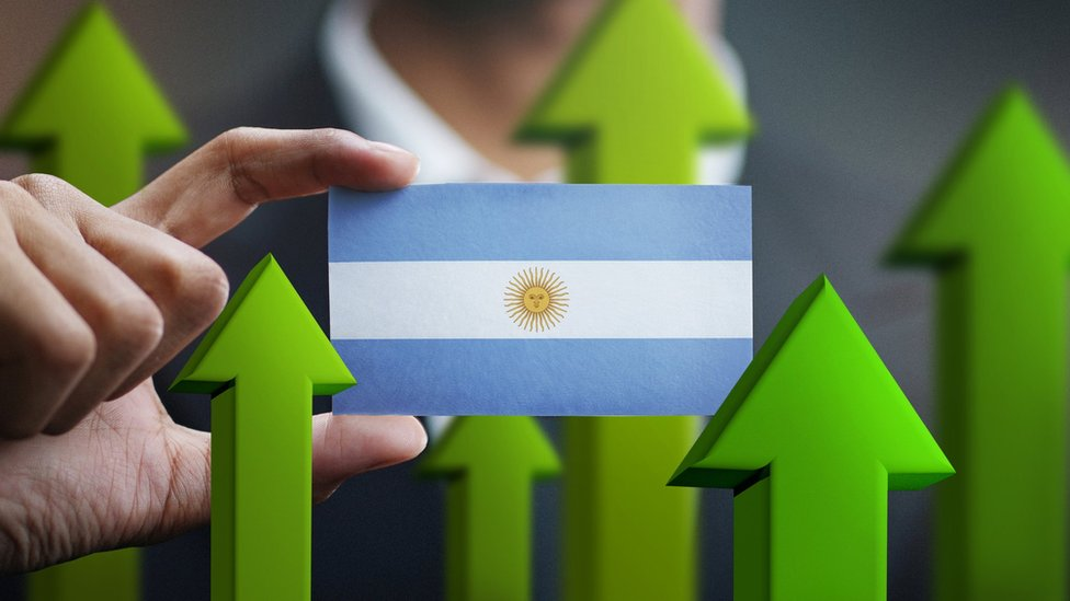 El riesgo país cayó a mínimos desde 2018 y una acción argentina subió hasta 13% en Wall Street