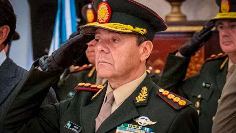 Un contraalmirante con vínculos con Washington quedó al frente de la inteligencia militar