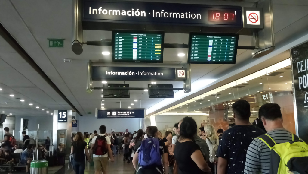 Turismo: la cantidad de argentinos que viajaron al exterior saltó 43,1% en 2025 y hubo un déficit de u$s4.054 millones