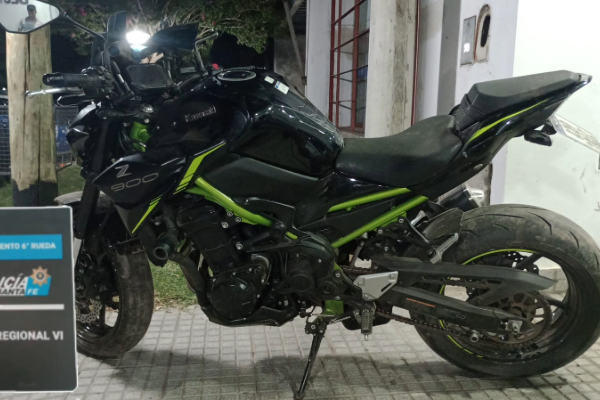 Pactó la compra de una Kawasaki Z900 pero la robó: tras una persecución, aprehendieron a un nicoleño de 18 años en la localidad de Rueda
