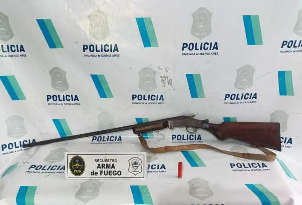 Mar del Plata: cumple arresto domiciliario, golpeó a su pareja y le secuestraron una escopeta