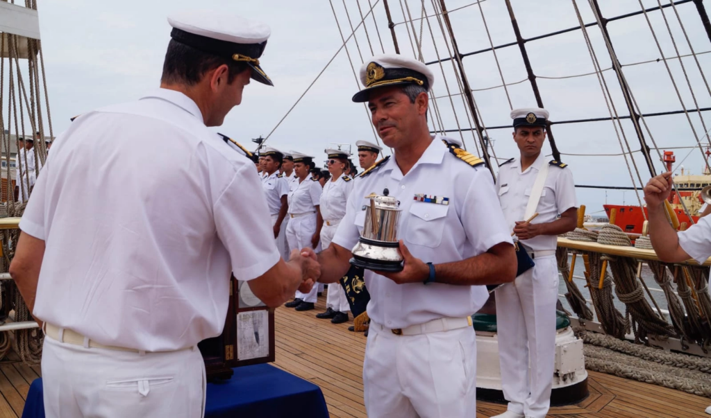 buque fragata ARA Libertad trofeo
