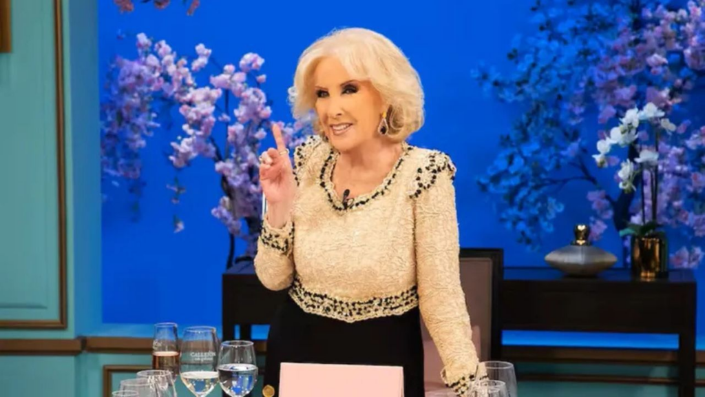Mirtha Legrand, ovacionada en su primera salida al teatro en Mar del Plata