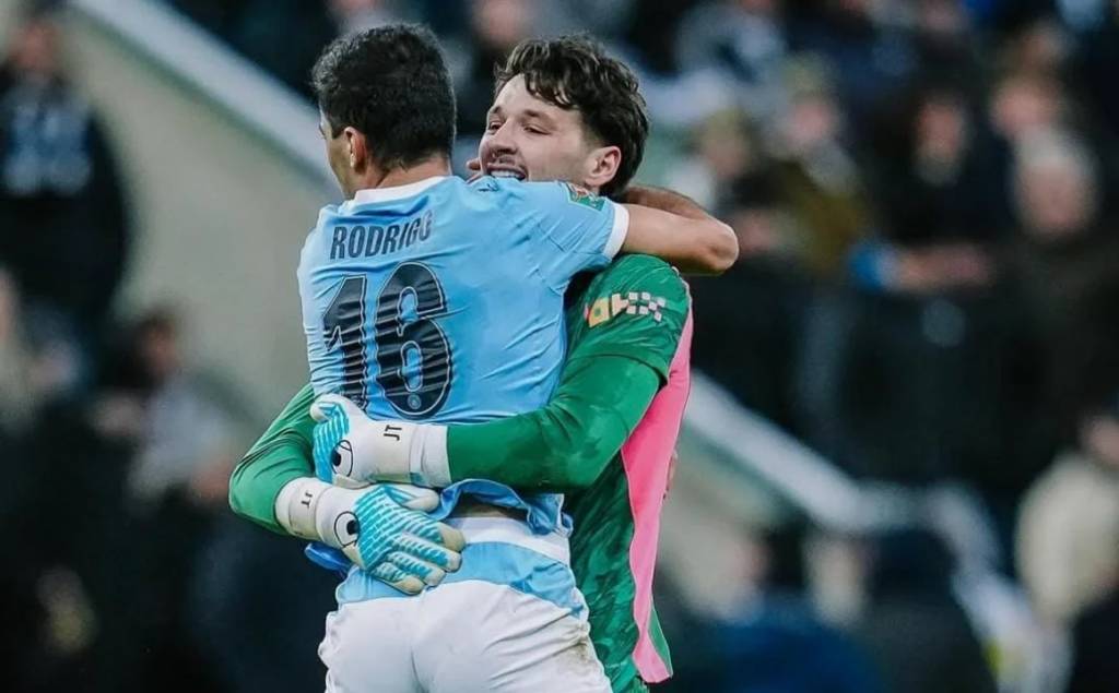Manchester City pegó primero ante Newcastle y quedó bien perfilado para la final