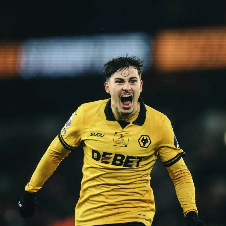 Sorpresa: el Aston Villa del “Dibu” Martínez perdió por 2-0 con los Wolves