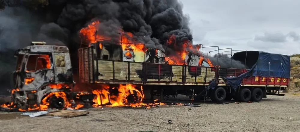 Se incendió un camión en la ruta 3 y murió un chofer de Olavarría