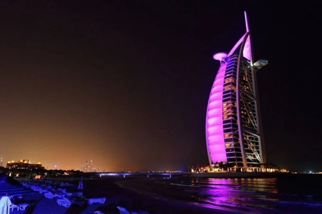 Se reportó un incendio en el icónico hotel Burj Al Arab de Dubái