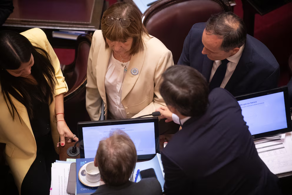 Bullrich reúne senadores dialoguistas reforma laboral