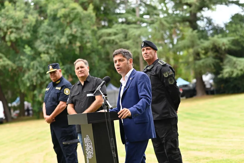 Kicillof cuestionó la quita de fondos nacionales y firmó acuerdos de seguridad con intendentes bonaerenses