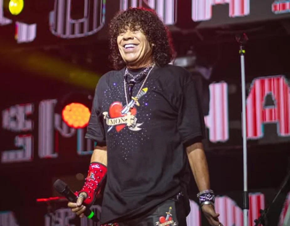 Preocupación por La Mona Jiménez: debió frenar su show en Córdoba por el calor extremo