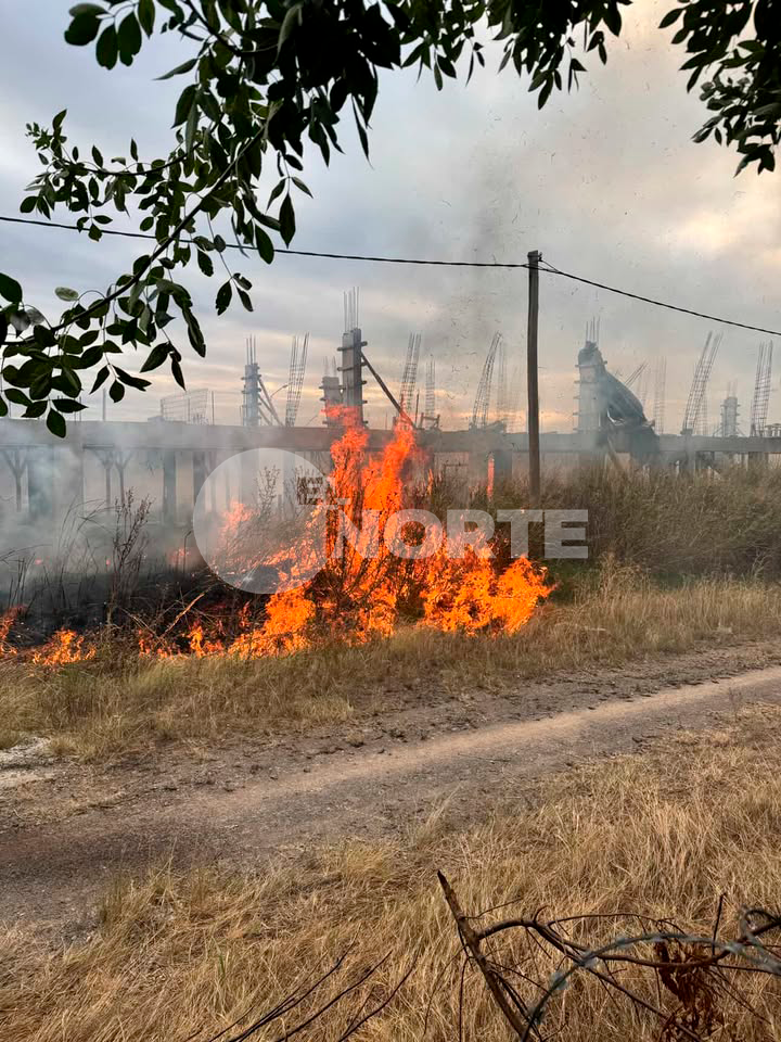 Los incendios no cesan: un nuevo foco ígneo se desató en barrio Ayres del Sur