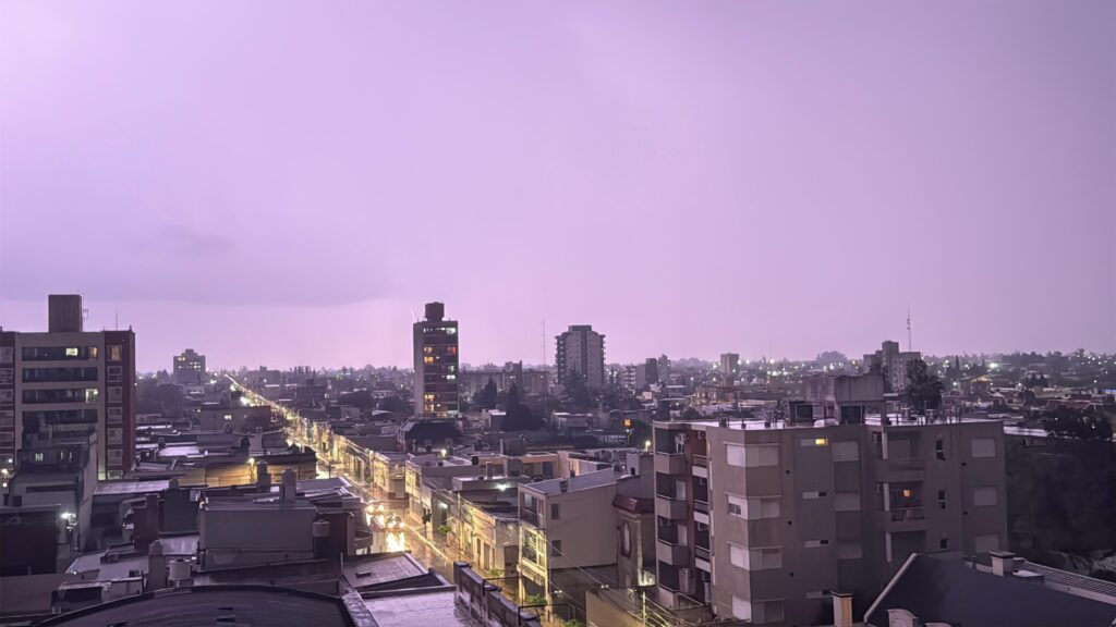 Alerta amarilla por tormentas para San Nicolás y la región: prevén lluvias intensas, ráfagas y posible granizo para este sábado