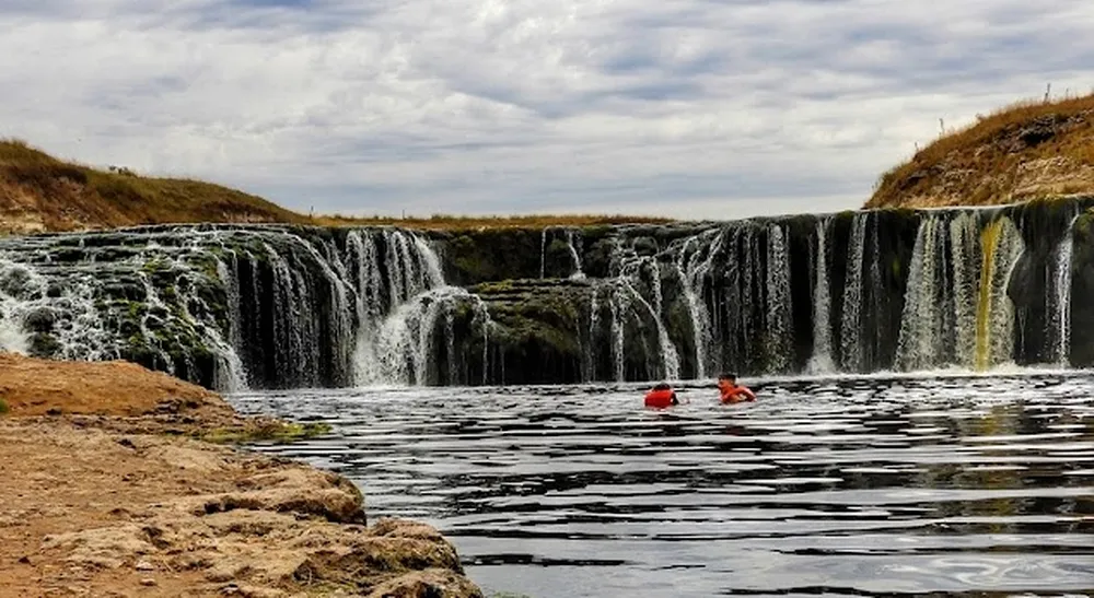 Tragedia en el río Quequén Salado: un hombre murió ahogado en la cascada Cifuentes