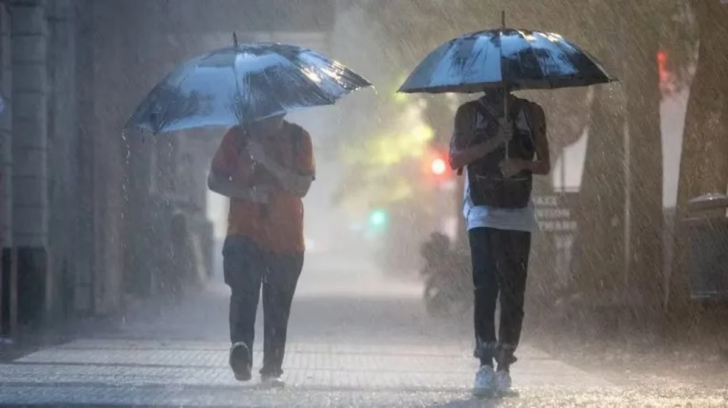 Alerta por lluvias fuertes en siete provincias este miércoles: qué dice el Servicio Meteorológico Nacional