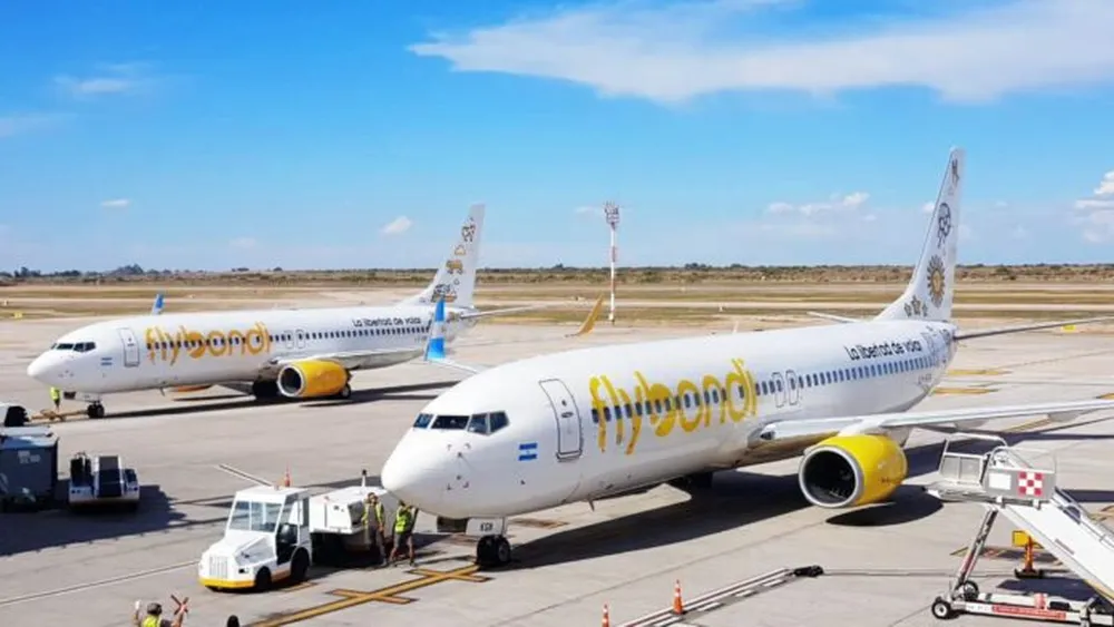 Flybondi abre retiros voluntarios en medio de cancelaciones, multas y problemas operativos