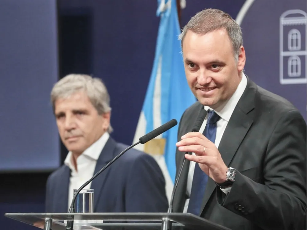 La Justicia avanza en la investigación del viaje de Adorni y suma una denuncia por una propiedad no declarada