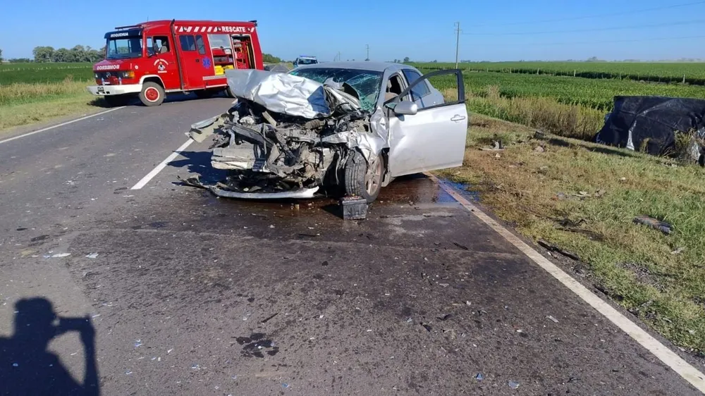 Violento choque frontal en la Ruta 30 dejó un muerto y un herido grave en Chivilcoy