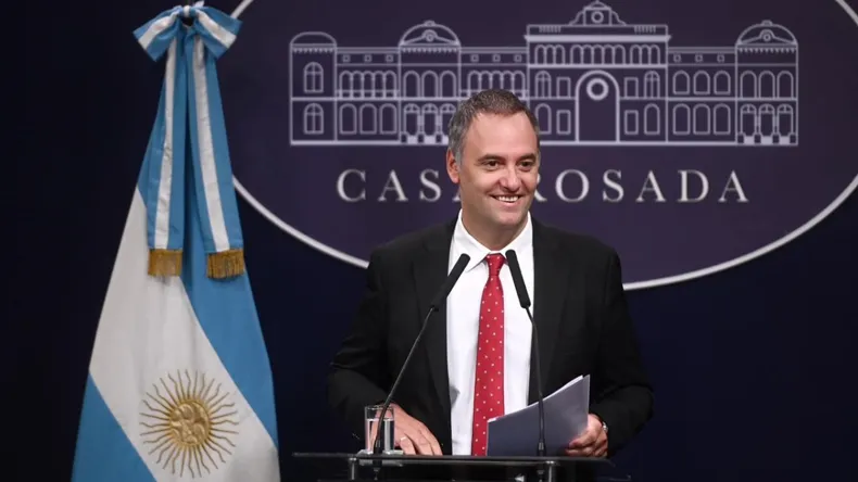 Citan a declarar a la escribana por la compra del departamento de Manuel Adorni en Caballito