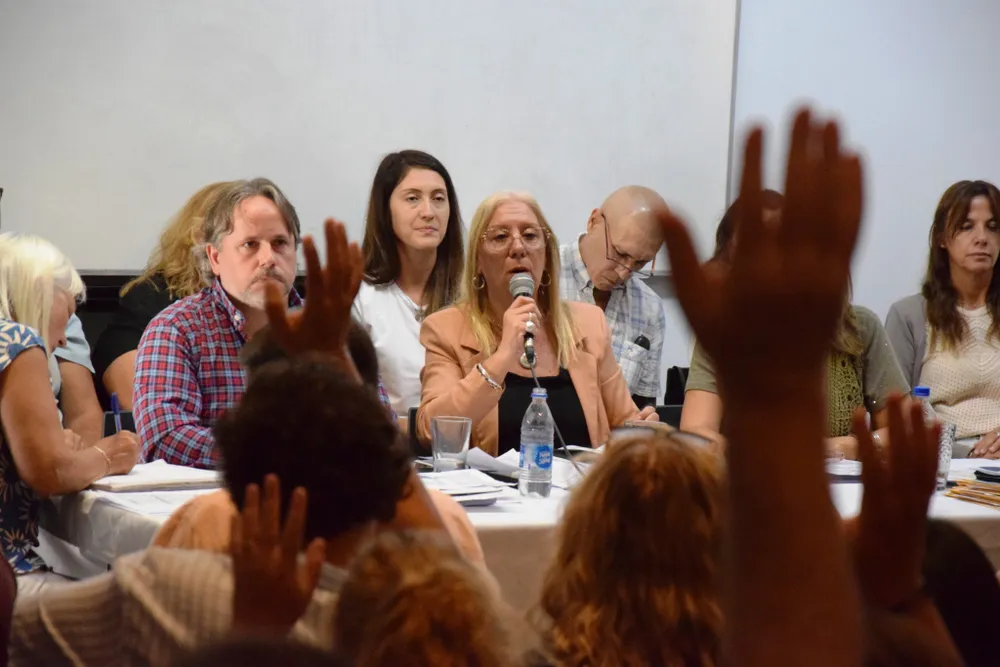 Los docentes bonaerenses aceptaron la oferta salarial y el Gobierno provincial cerró la paritaria por dos meses