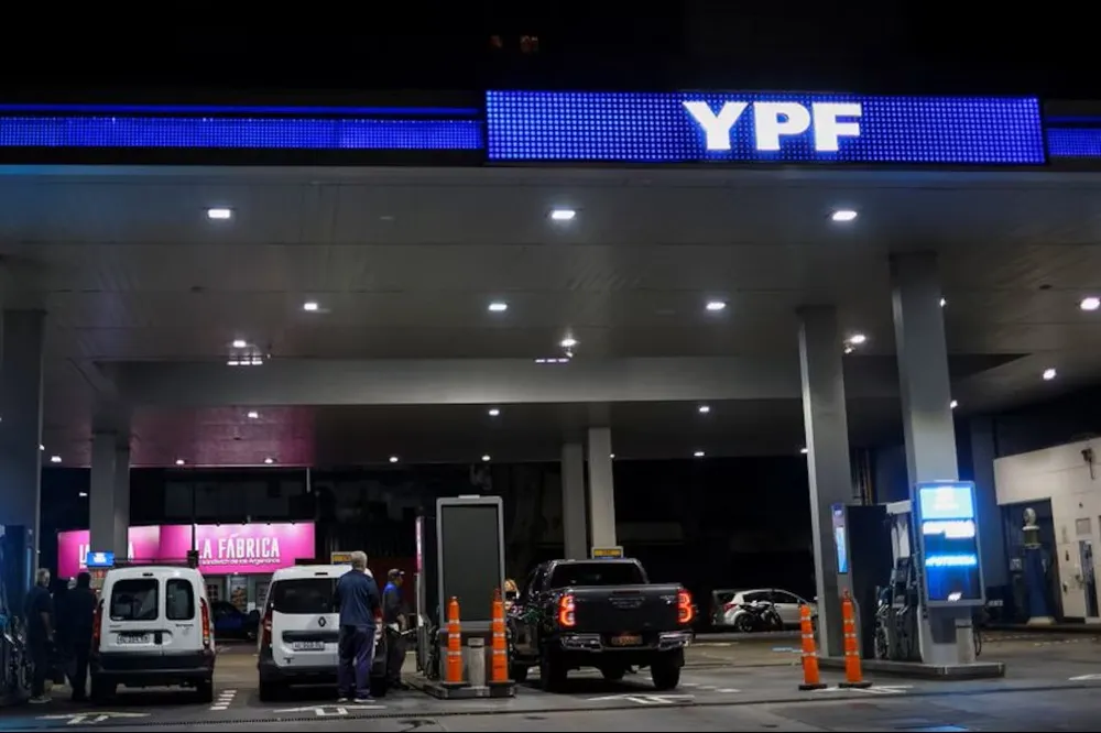 La suba del petróleo por la guerra en Oriente Medio podría provocar aumentos de hasta 15% en los combustibles en Argentina