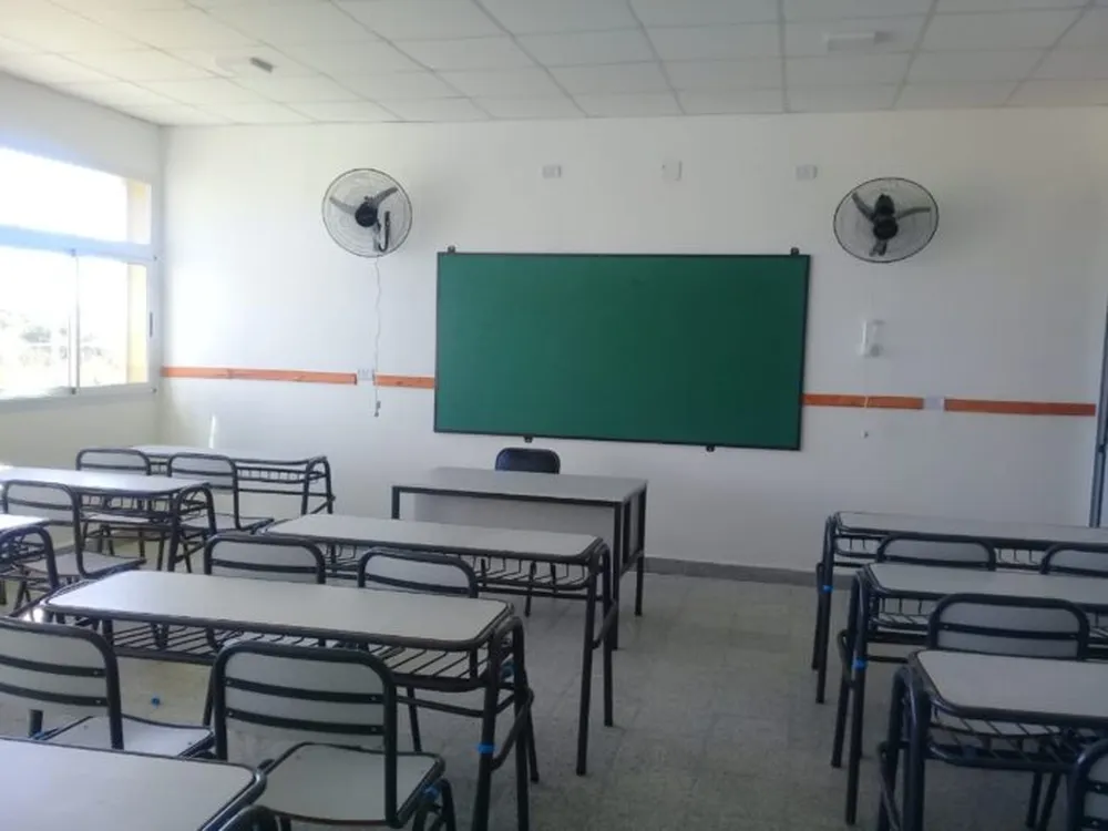 Paro de docentes y estatales en la provincia de Buenos Aires genera clases parciales en escuelas
