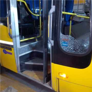 automovilista vidrio colectivo discusión transporte