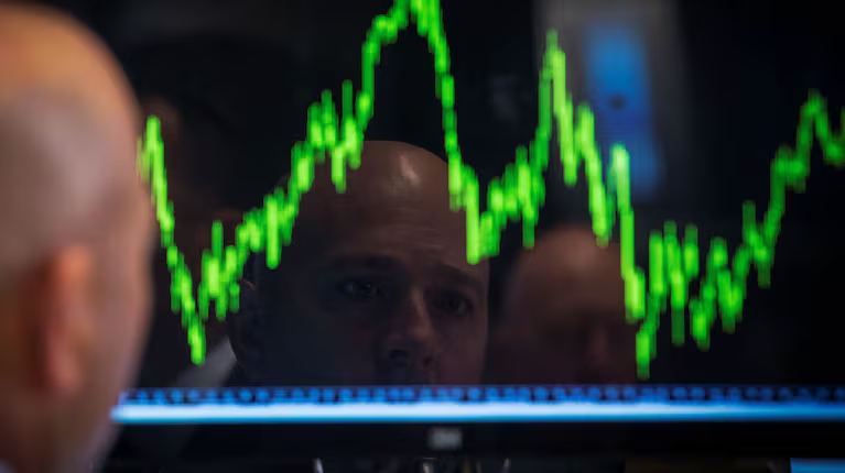Alivio en los mercados globales: baja el precio del petróleo y rebotan las bolsas
